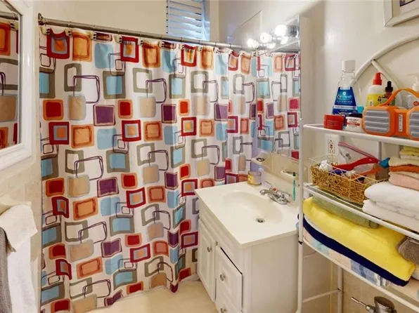 1199 East 53rd Street image 4 of 13