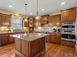 3611 Springwood Ct, Eagan, MN 55123