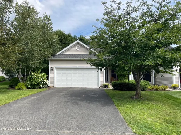74 Rockrose Dr, East Greenbush, NY 12061