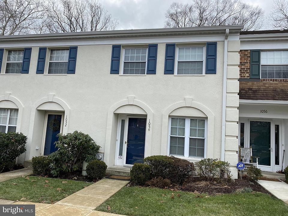1st image of 1054 Putnam Blvd #111