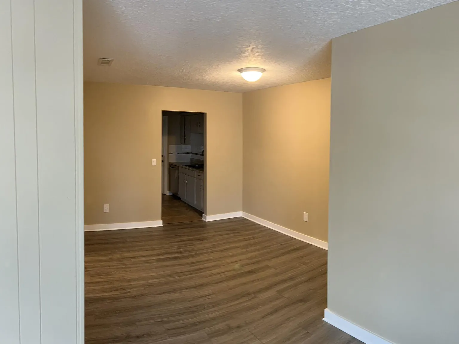 1 bed, 730 sqft, $1,300 — Photo 2