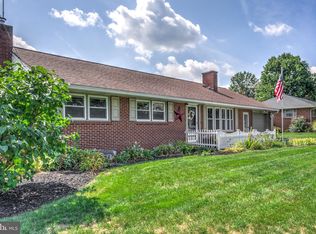 128 Mayfield Dr, Lititz, PA 17543