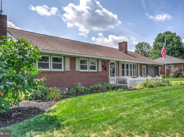 128 Mayfield Dr, Lititz, PA 17543