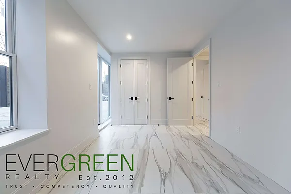 Rented by Evergreen Apartments BK | media 25