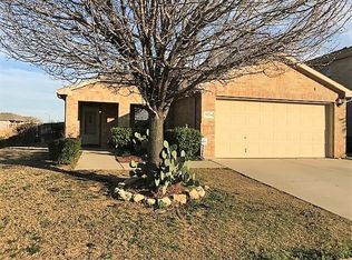 5236 Mirror Lake Dr, Haltom City, TX 76117