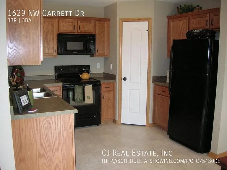 1629 NW Garrett Dr — Photo 2