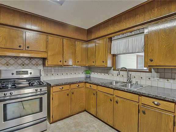 3rd image of 6149 Sundown Dr