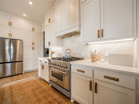 2nd image of 5412 Hackett St