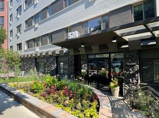 528 W Oakdale, Chicago, IL 60657