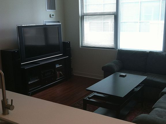 2nd image of 1225 N Wells St APT 402