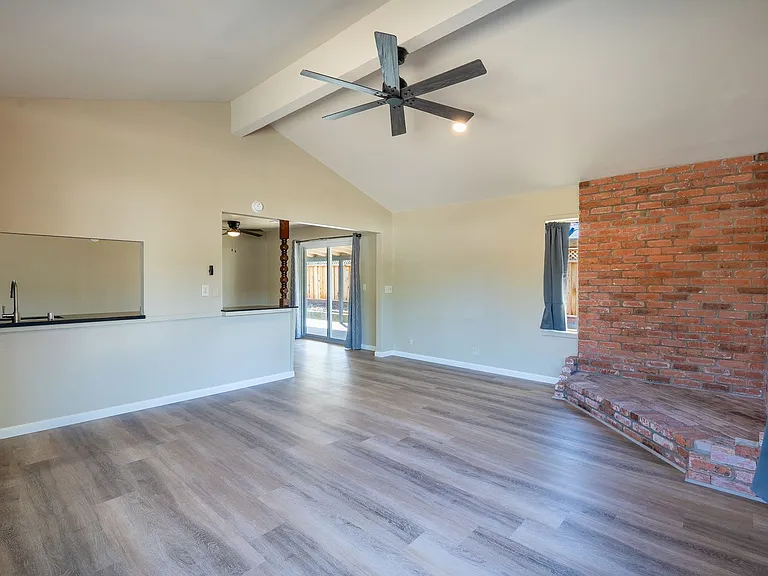 1525 Jasmine Way — Photo 8