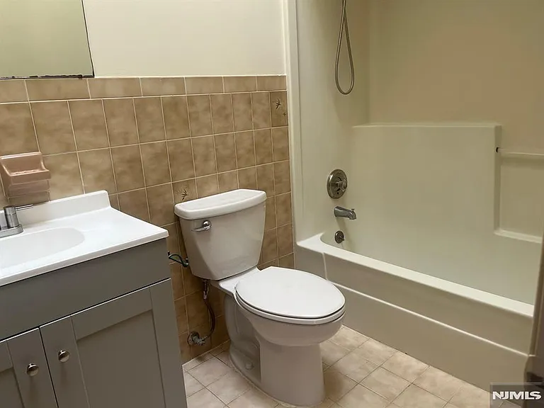635 Ridge Rd #B — Photo 11