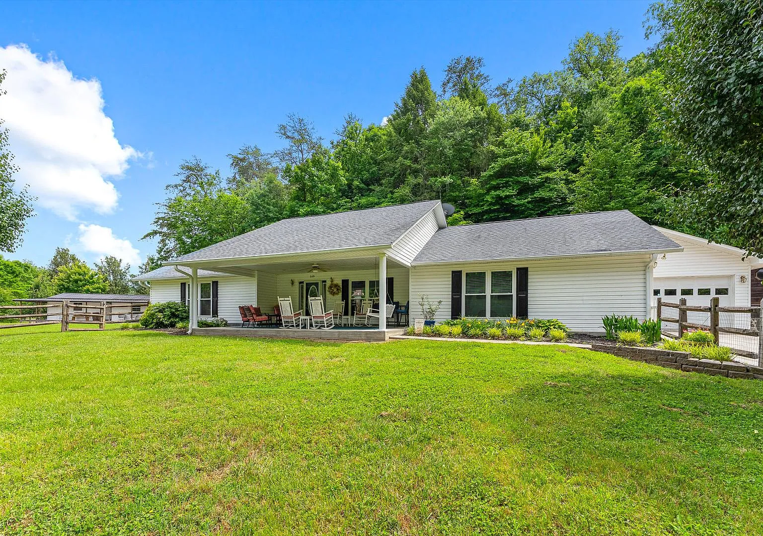 519 Country Oaks Dr — Photo 2