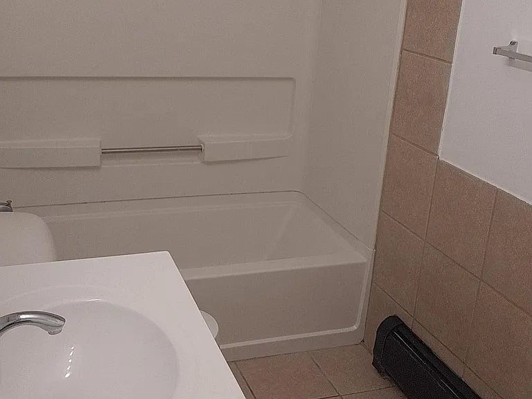 1804 E 6th St #4 — Photo 5