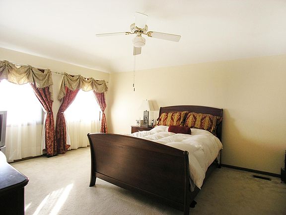 4th image of 9314 Bayberry Ln