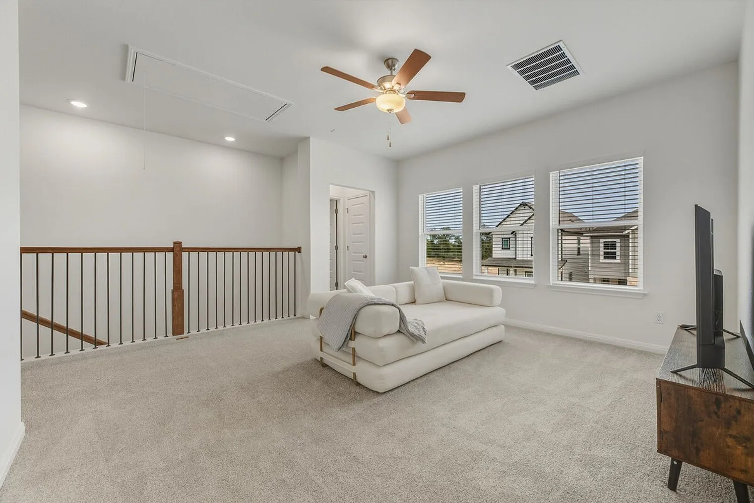 4 bed, 3.5 bath, $5,984 — Photo 4