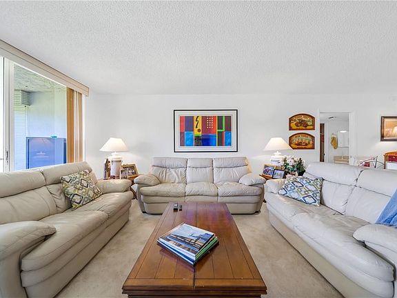 5th image of 903 Cypress Terrace #202