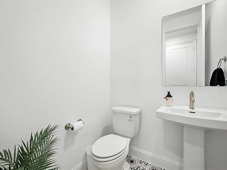 447 Holly Rd — Photo 12