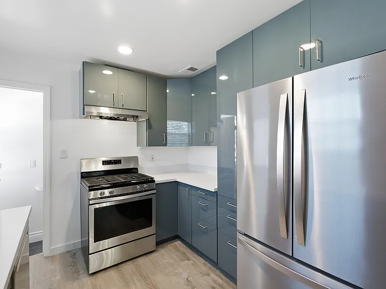 1162 Davis St — Photo 10
