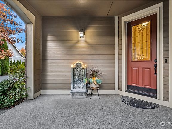 5th image of 4117 Jude Court NE