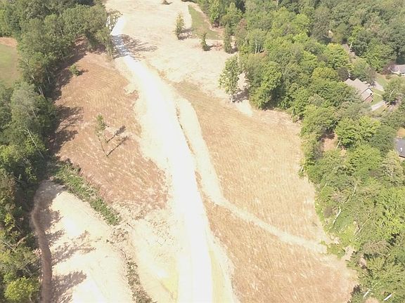 5th image of 2 Ashley Acres Dr