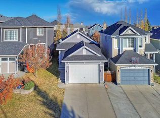 40 Bridlewood Gdns SW, Calgary, AB T2Y3X3