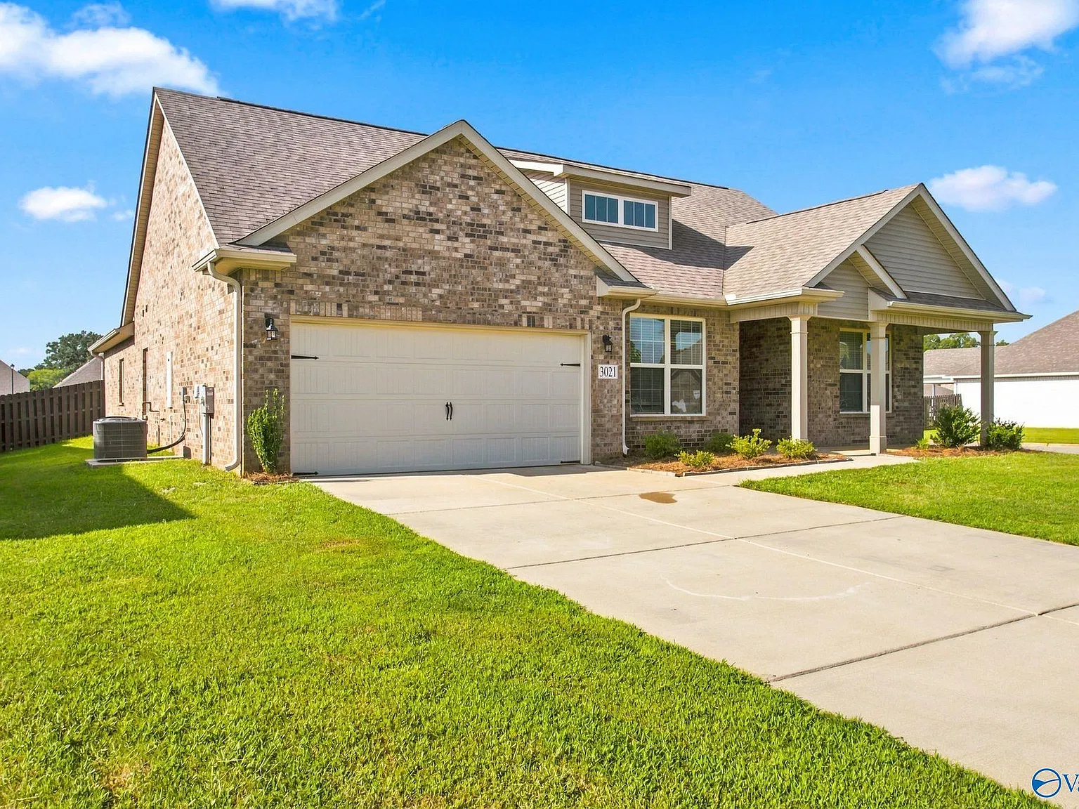 4 bed, 2.5 bath, 2626 sqft, $3,200 — Photo 3