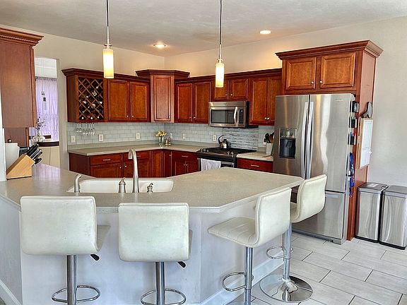 Kitchen w/ Pull Up Dining 
