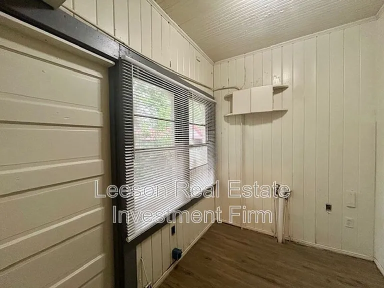 3022 Lillian St — Photo 6