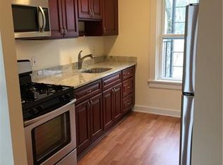 8 Parkway Ter, Pleasantville, NY 10570