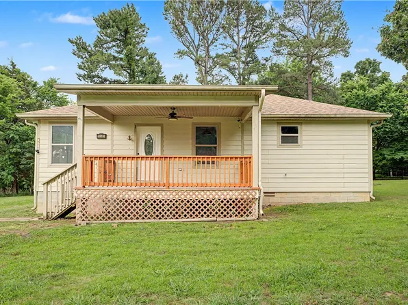 15583 S Applehill Rd, Prairie Grove, AR 72753