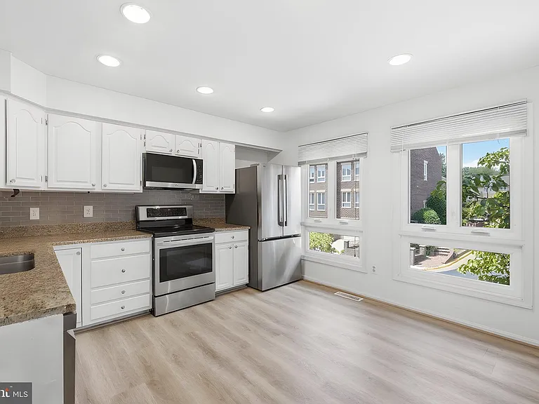 10153 Turnberry Pl — Photo 8