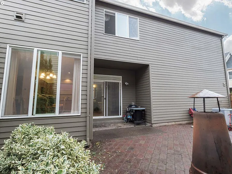 1060 SE Portlandia Ave — Photo 17