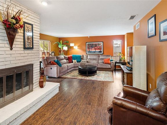 5th image of 10417 Pagewood Dr