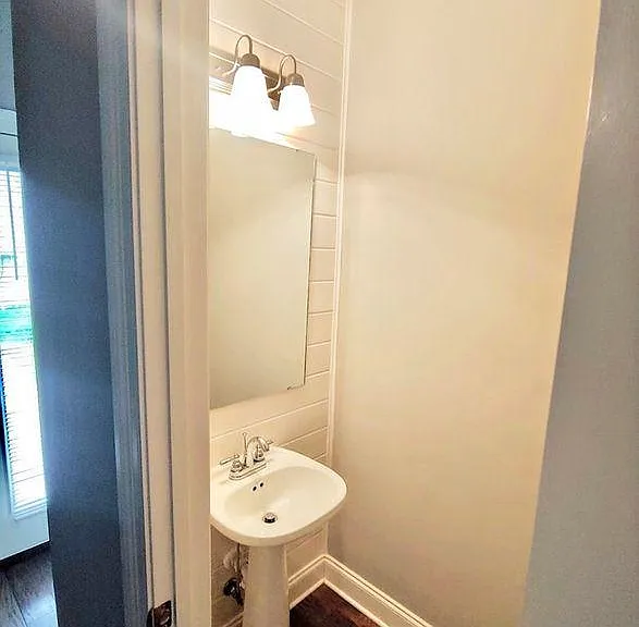430 Walker Cir — Photo 10