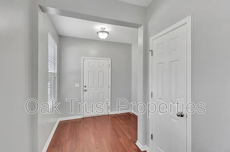 3 bed, 2.5 bath, 2370 sqft, $2,395 — Photo 2