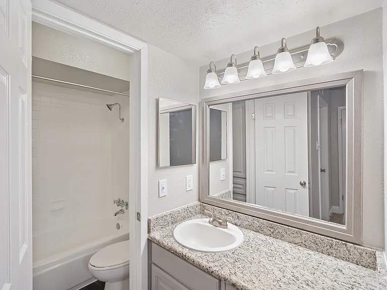 Avondale Parc @ Bellmar — Photo 9
