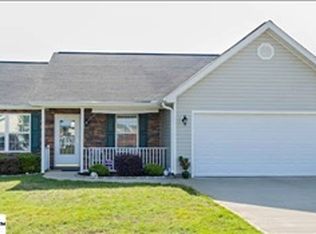 28 Heatherfield Dr, Simpsonville, SC 29680