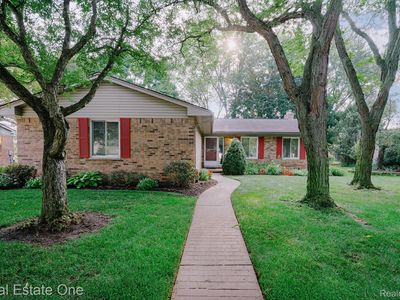 5552 Larkins Dr, Troy, MI, 48085