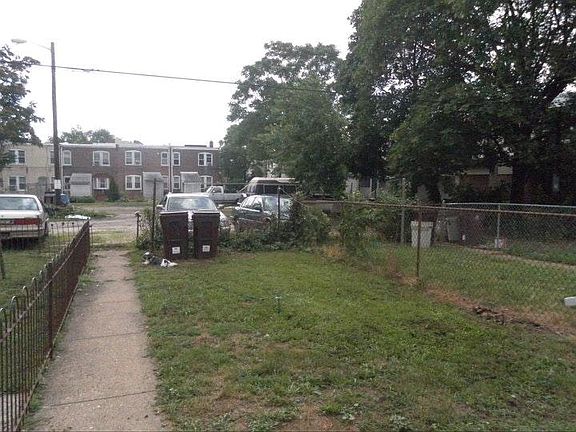 Large rear yard and plenty of parking  for 2-3 cars in rear