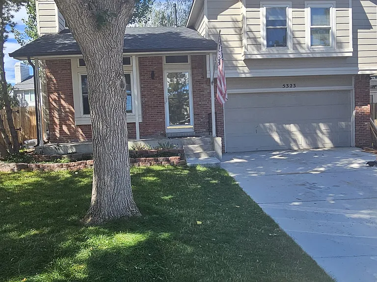 5323 E Courtney Ave — Photo 2