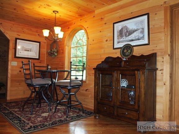 4th image of 327 Hidden Mountain Lane