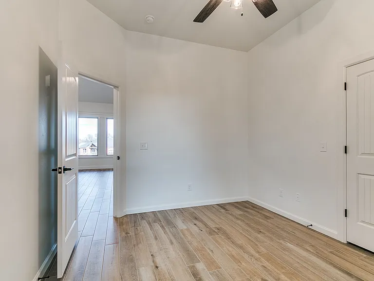 1901 Hollow Crest Ct — Photo 46