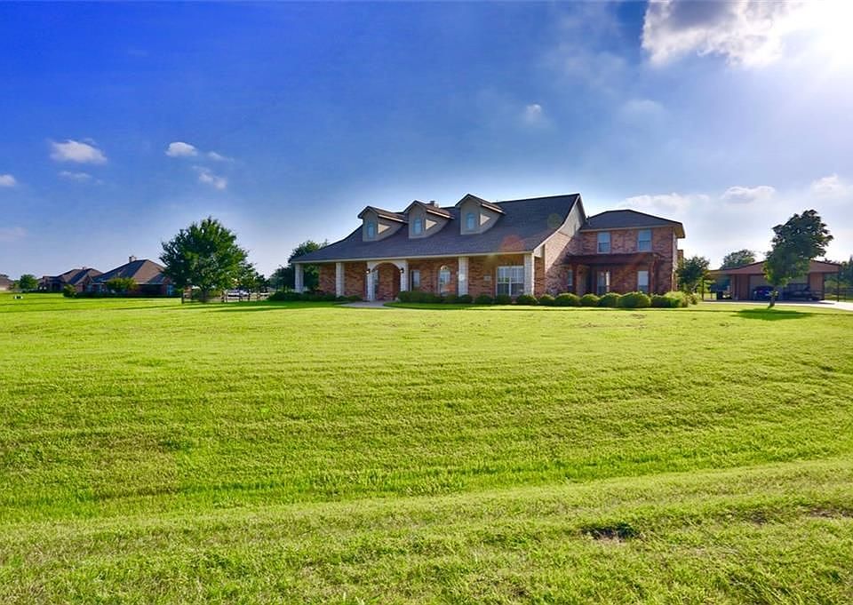 1st image of 925 Scarlett Dr