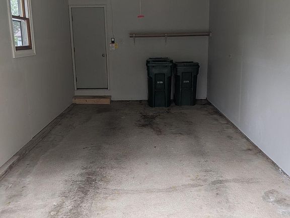 4th image of 3984 Blackstone Ave