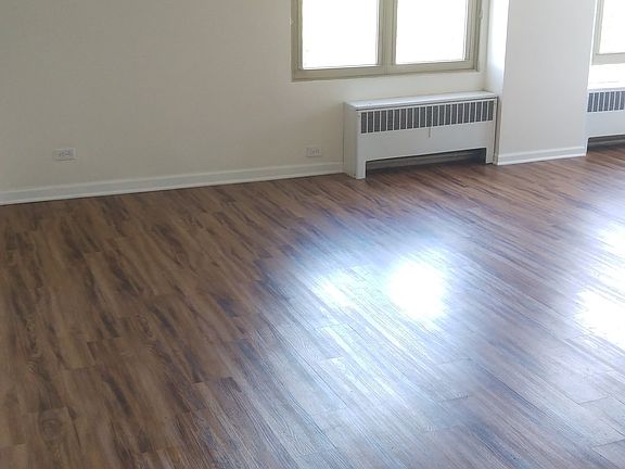 2nd image of 2606 W Balmoral Ave APT 512