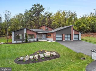 1868 Carrera Dr, Chambersburg, PA 17202