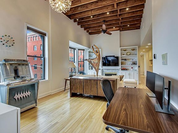 4th image of 2000 N Clifton Ave #3C