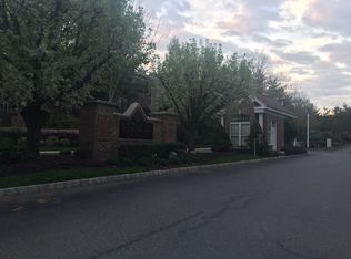 411 Four Seasons Dr #411, Wayne, NJ 07470