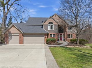 6276 N Shore Dr, West Bloomfield, MI